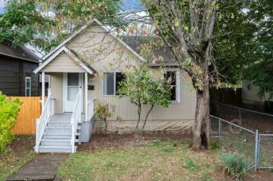 Main picture of 6824 SE Long St