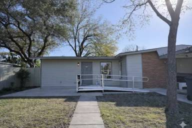 Main picture of 558 Congress Ave