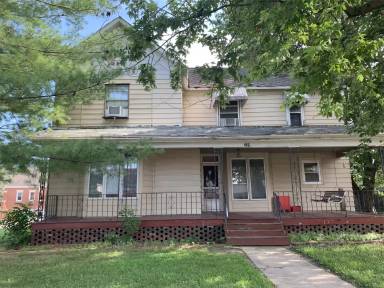 Main picture of 229 E Lincoln St