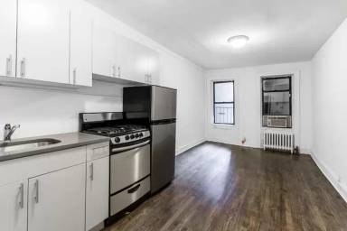 Main picture of 424 E 14th St