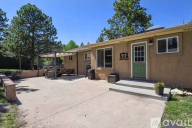 Main picture of 405 W Bowman Ave