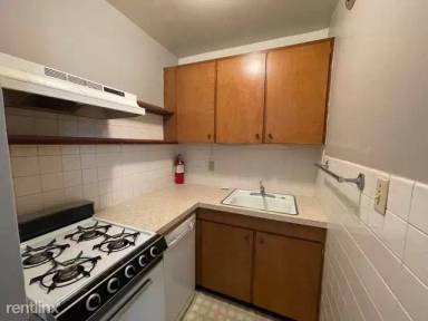 Main picture of 711 E Burlington St