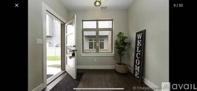 Main picture of 523 W 17th St
