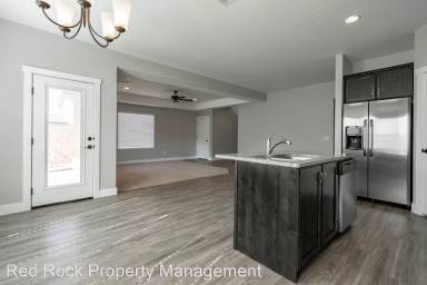 Main picture of 3118 E Tanoak Dr