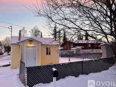 Main picture of 1404 W 42nd Ave