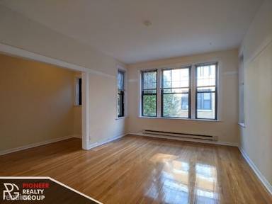 Main picture of 719-27 W Barry Ave
