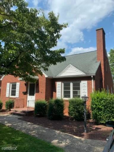 Main picture of 111 S Dogwood Ave