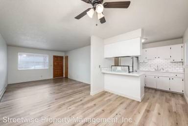 Main picture of 2705 SE Courtney Ave