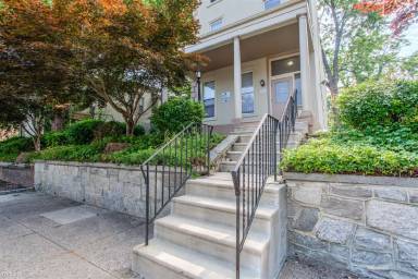 Main picture of 403 S 41st St