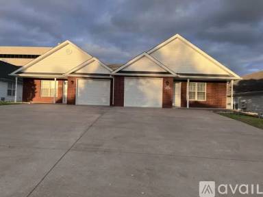 Main picture of 3133 S Tyler Ave