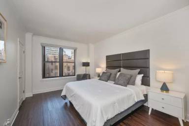 Main picture of 222 E Chestnut Condo