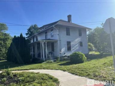 Main picture of 5 Maple Ave