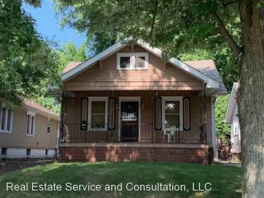 Main picture of 2241 Yale Blvd