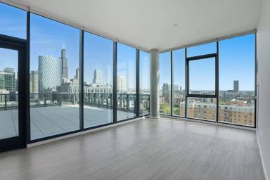 Main picture of 902 W Washington