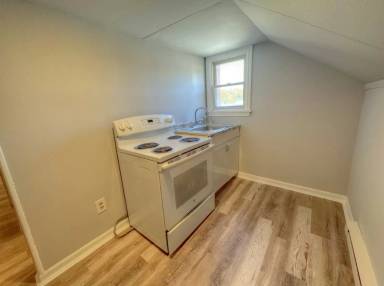 Main picture of 321 W Broad St