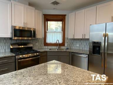 Main picture of 1017 W Oakdale Ave