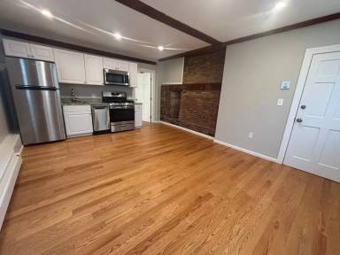 Main picture of 80 Cabot St