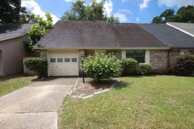 Main picture of 7061 Heather Oaks Dr