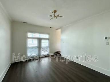 Main picture of 2144 1/2 1st Ave
