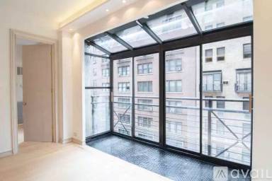 Main picture of 145 W 58th St