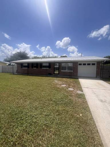 Main picture of 2407 Lakeview Dr