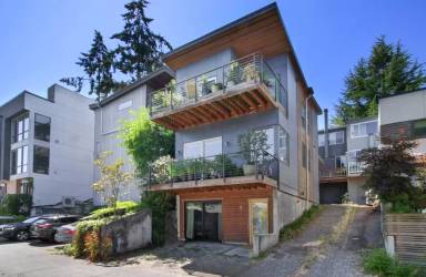 Main picture of 216 26th Ave E