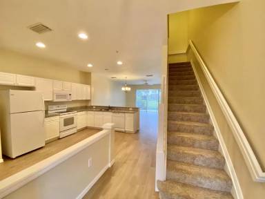 Main picture of 925 Hampton Cir