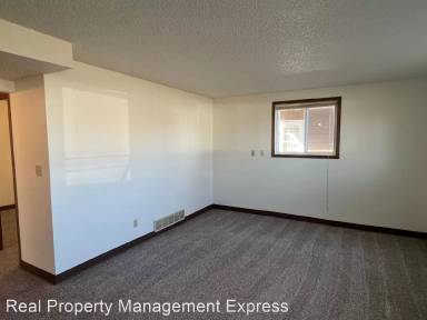 Main picture of 1009 S Blauvelt Ave
