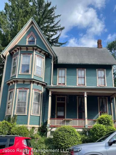 Main picture of 221-223 E Howard St