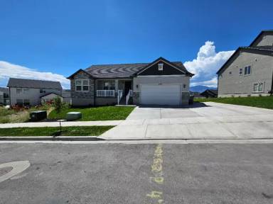 Main picture of 463 N Hillview Dr