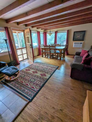 Main picture of 527 2nd St