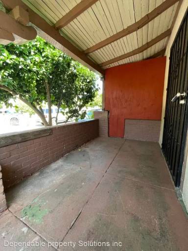 Main picture of 432 N Kenmore Ave
