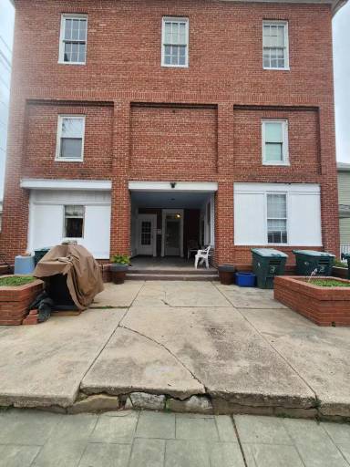 Main picture of 1 E Elger St