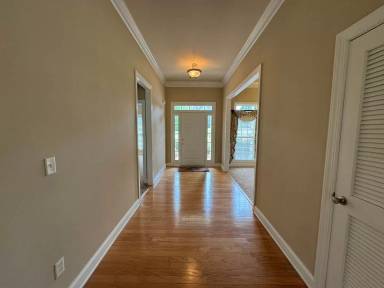 Main picture of 159 Country Club Ln