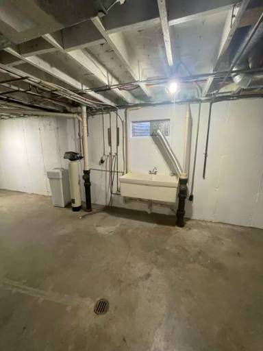 Main picture of 2218 W Wall St
