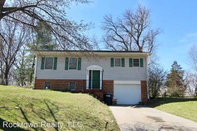 Main picture of 923 Carriage Dr