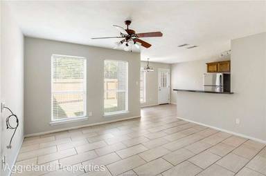 Main picture of 1212 Oney Hervey Dr