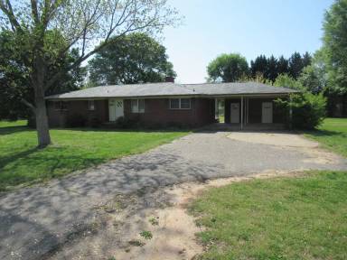 Main picture of 5767 Highway 150 E