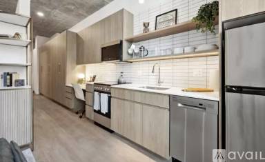 Main picture of 828 N Wells St