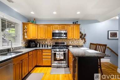 Main picture of 2855 Washington St
