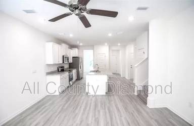 Main picture of 30 Sandywoods Ct