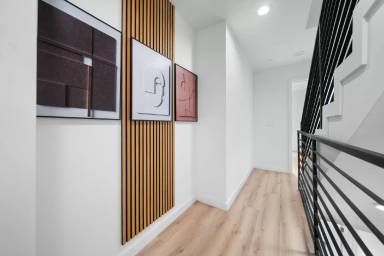 Main picture of 1042 Irolo St