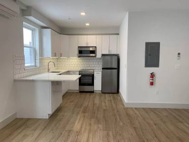 Main picture of 564 Main St