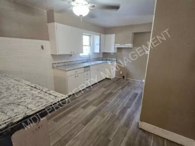 Main picture of 2257 S Niagara St