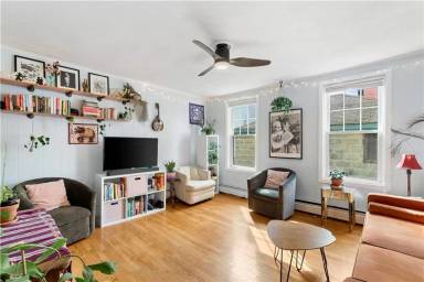 Main picture of 12 Armenia St