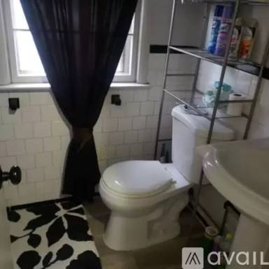 Main picture of 10000 Locust St