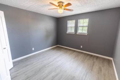 Main picture of 107 E Marrion St