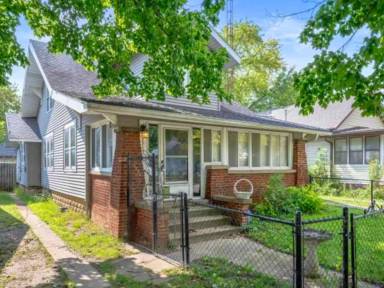 Main picture of 2715 S Walnut St