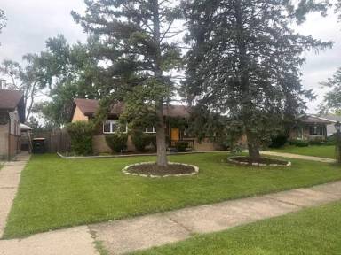 Main picture of 17122 Roy St