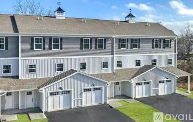 Main picture of 10 Fort Hill Rd